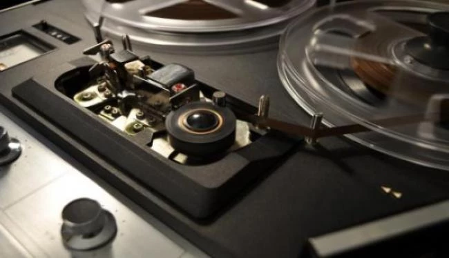 Απίστευτη ομολογία στο Κοινοβούλιο: Ιδιωτικά «βαλιτσάκια» παρακολούθησης – Απροστάτευτα τα προσωπικά δεδομένα πολιτών